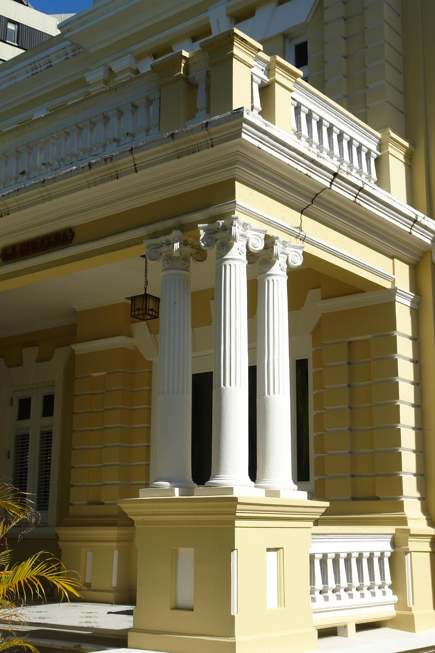 Casa La Giralda - Avenida Miramar, esquina calle Marti 651 - San Juan (Miramar) - 2011 00006